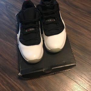Air Jordan Retro 11 Tuxedo
